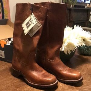 NWT western style pull-on Frye boots - sz 10 - 350